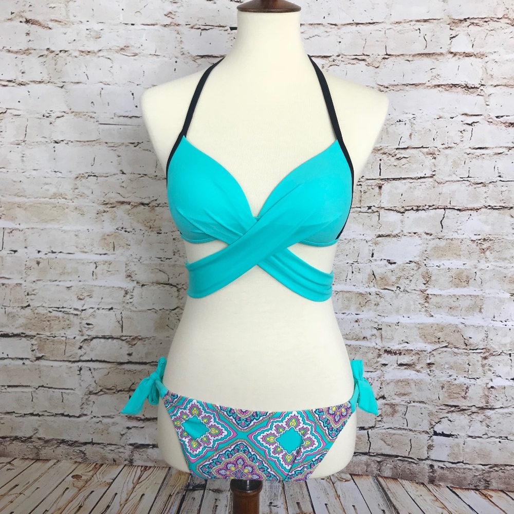 NWOT Criss Cross Bandage Halter Bikini Set
